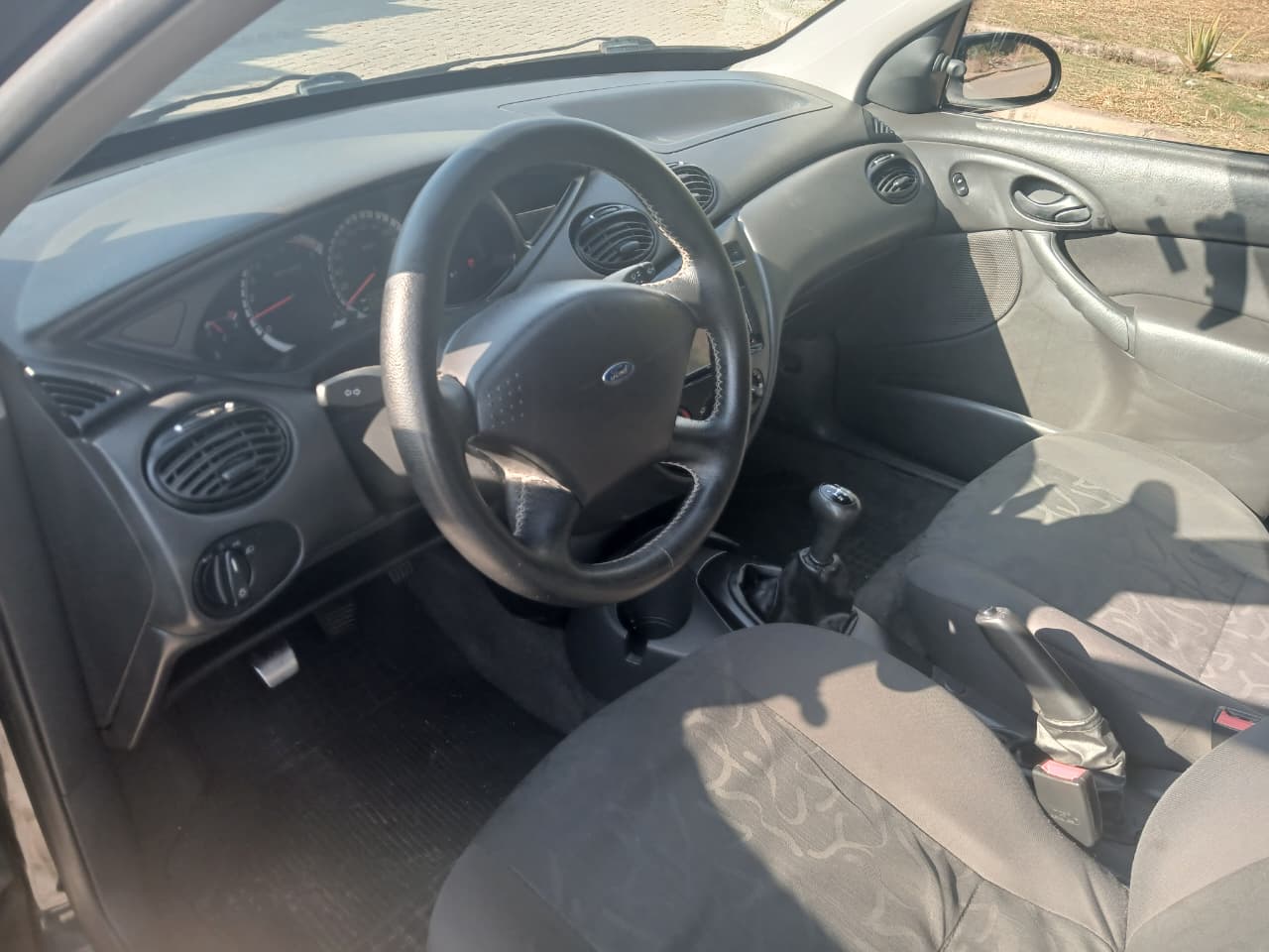 Ford Focus 1.6 - foto 11